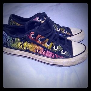 Girls youth sneakers 🌟
